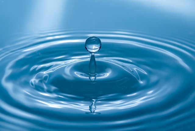 מה ההבדל בין מים מטוהרים למים מזוקקים?